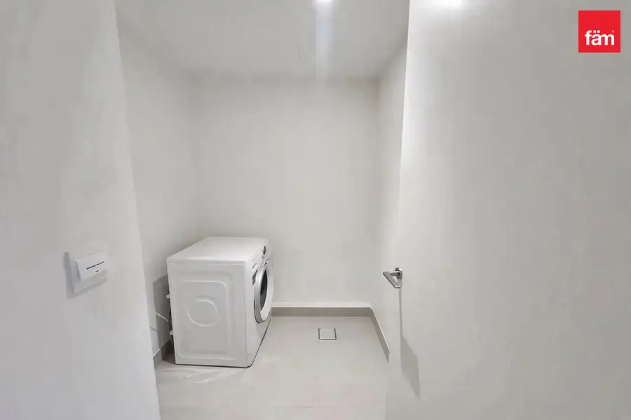 Corner| Big Plot| Spacious| Closed Kitchen
