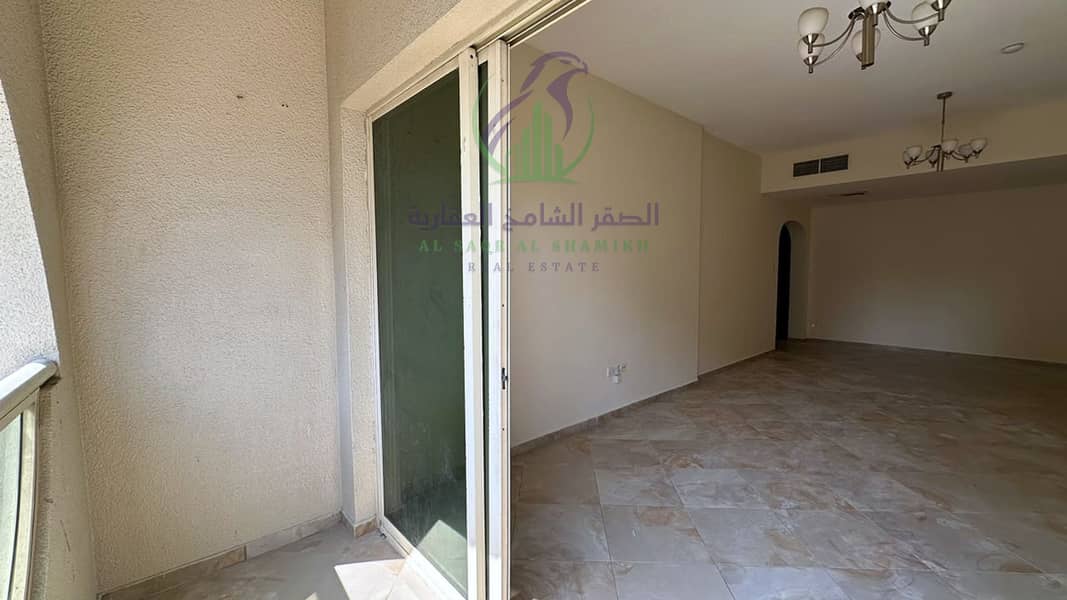 3 apartment-for-rent-3-bedroom-altaawn-alsharqh-living-room-02. jpg