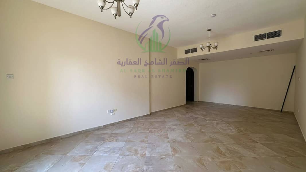 4 apartment-for-rent-3-bedroom-altaawn-alsharqh-living-room-04. jpg