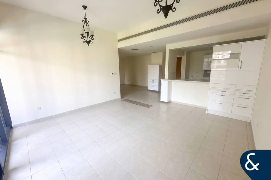 Exclusive | 3 Bed+Laundry | Pool Views Exclusive | 3 Bed+Laundry | Pool Views