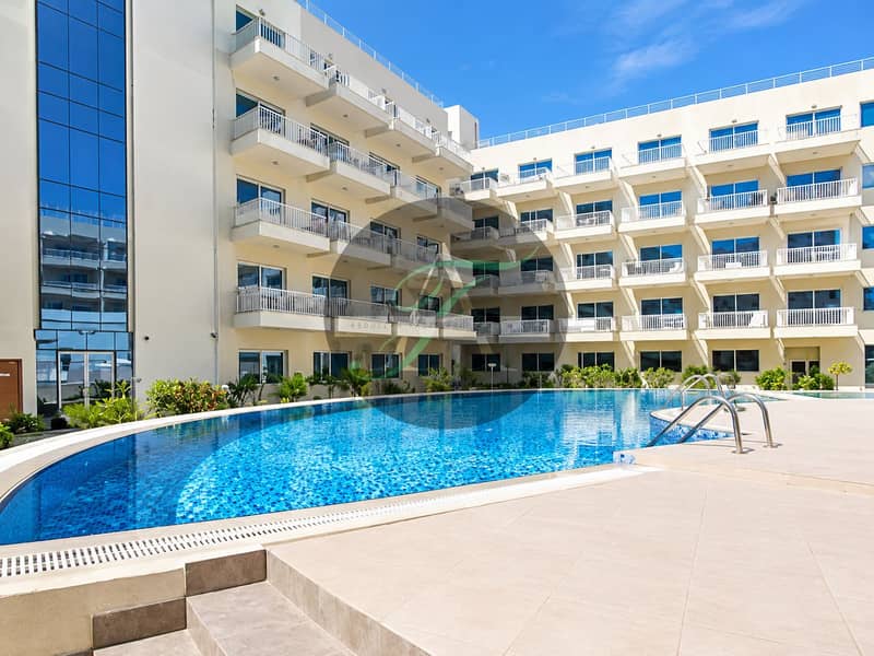 6 Sunny Modern Resort Pool Courtyard. png