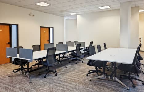 Office zum Miete in Al Danah, Abu Dhabi - Regus_AZ, Flagstaff - W University Ave_USA_Centre 6559_Coworking 1. jpg
