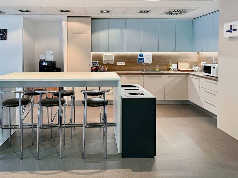 5 Regus_BUDAPEST, Ujbuda Allee Corner_Hungary_Centre 2079_Refresh Area 1. jpg