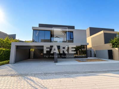 فیلا 6 غرف نوم للبيع في مدينة تلال، الشارقة - Modern Cubist Villa in Sunlight. png
