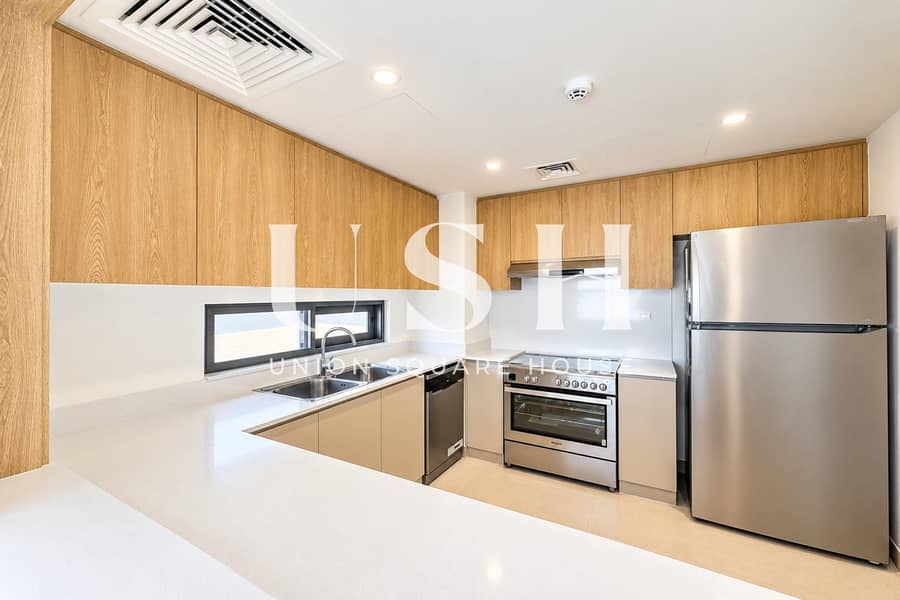 4 Modern Light Wood Kitchen Interior. jpg
