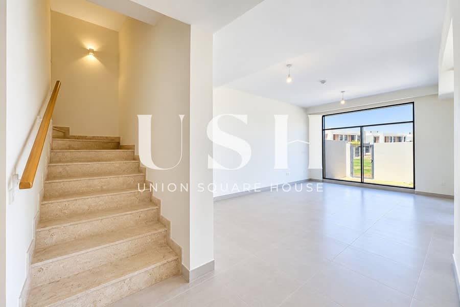 6 Modern Minimalist Townhouse Interior. jpg