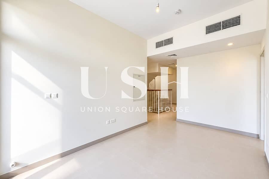8 Bright Minimalist Apartment Landing. jpg