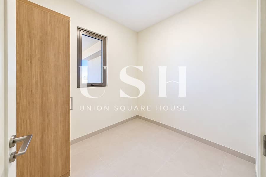 9 Bright Minimal Utility Room Interior. jpg