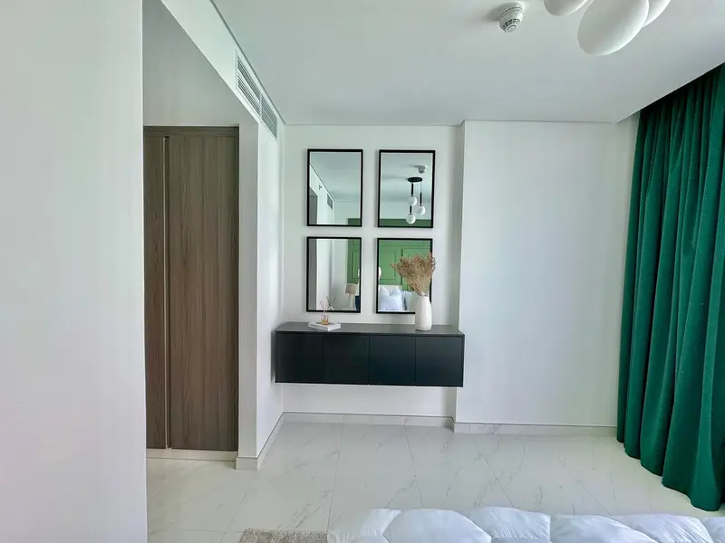DESIGNER FURNISHED | UPGRADED | 2 BED + MAID-STORE