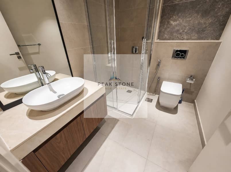 8 165549. webp