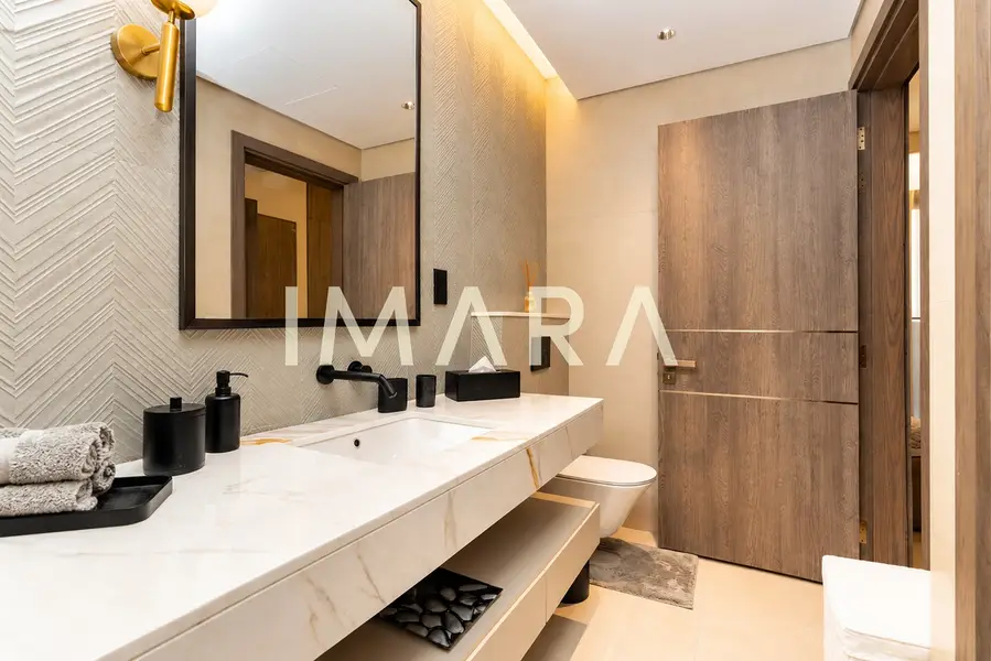 Community View | Tenanted | Luxury Furnishings