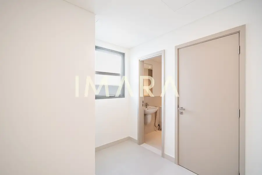 Stop Scrolling | Rare Unit | Stunning Lakes View