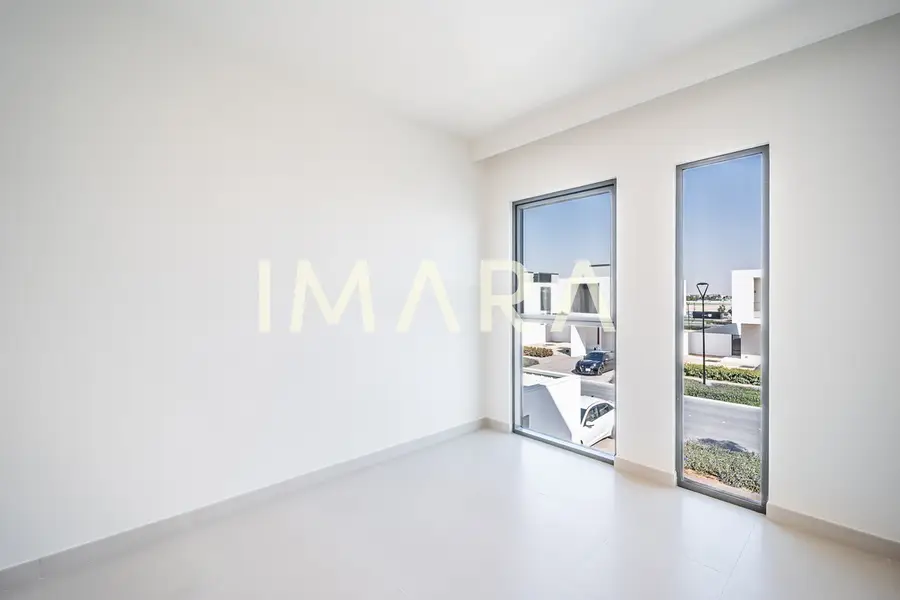 Stop Scrolling | Rare Unit | Stunning Lakes View