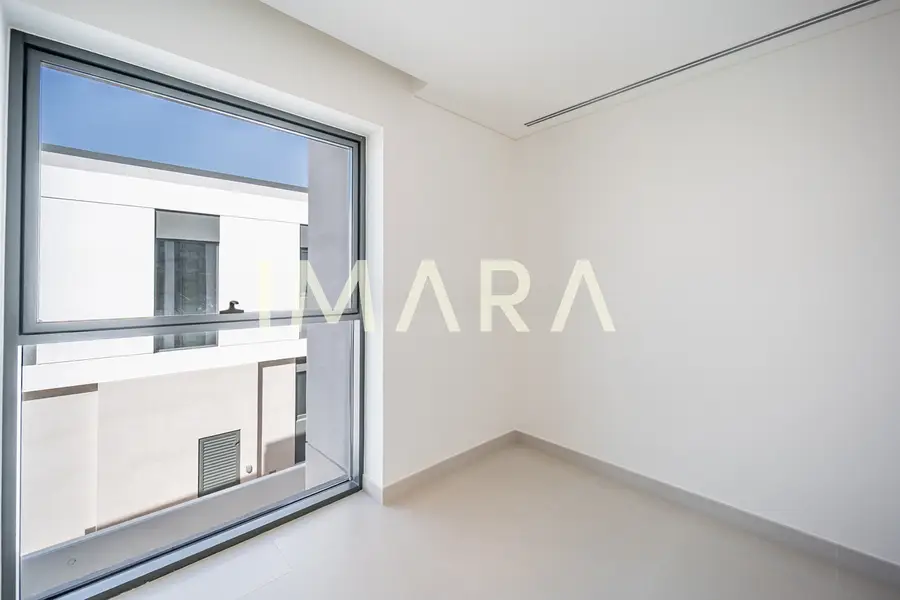 Stop Scrolling | Rare Unit | Stunning Lakes View