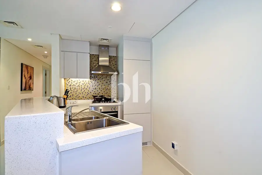 Vacant | Higher Floor | Partial Canal View