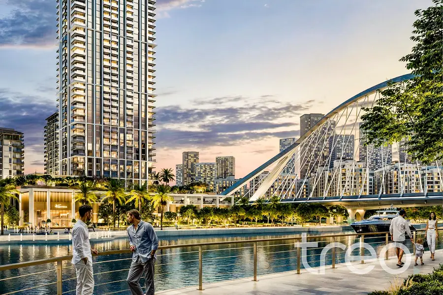 Canal View | Corner Unit | Spacious