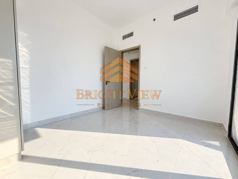 10 Bright apartment interior with balcony-4. png