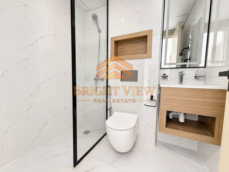 38 Bright, clean real estate bathroom-4. png