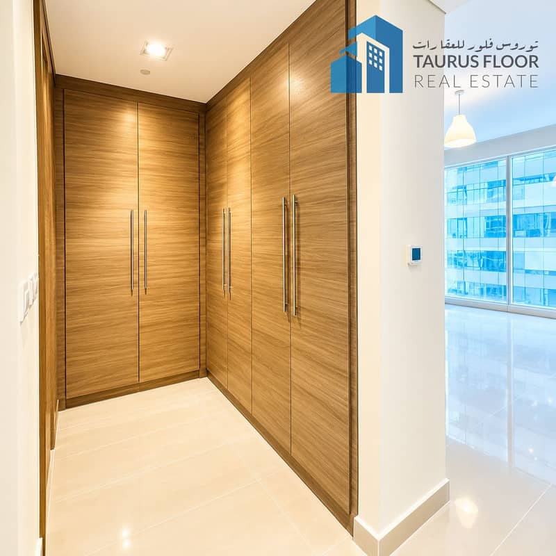 6 Modern Oak Wardrobe Alcove. png