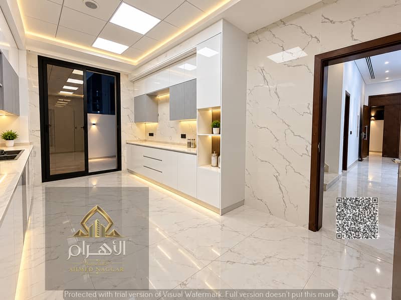 7 مطبخ فاخر بإطلالة عصرية. jpg