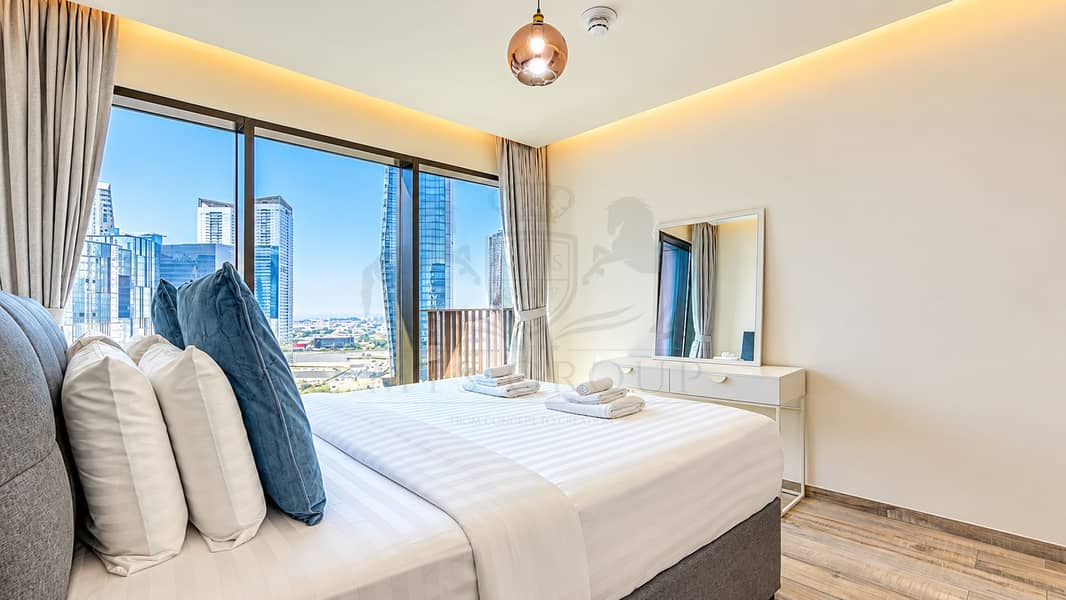 2 Luxury Bedroom with City Skyline Views. png
