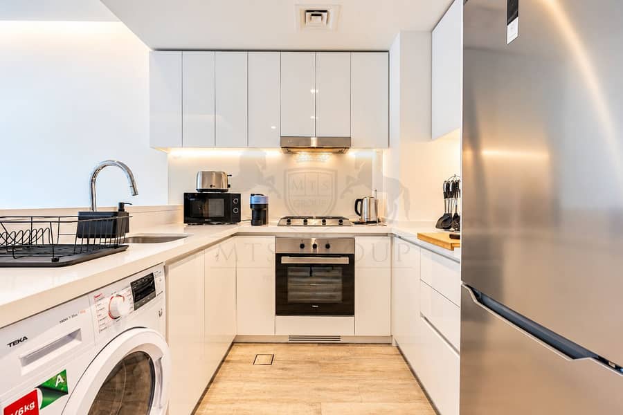 9 Bright Minimalist U-Shaped Kitchen. png