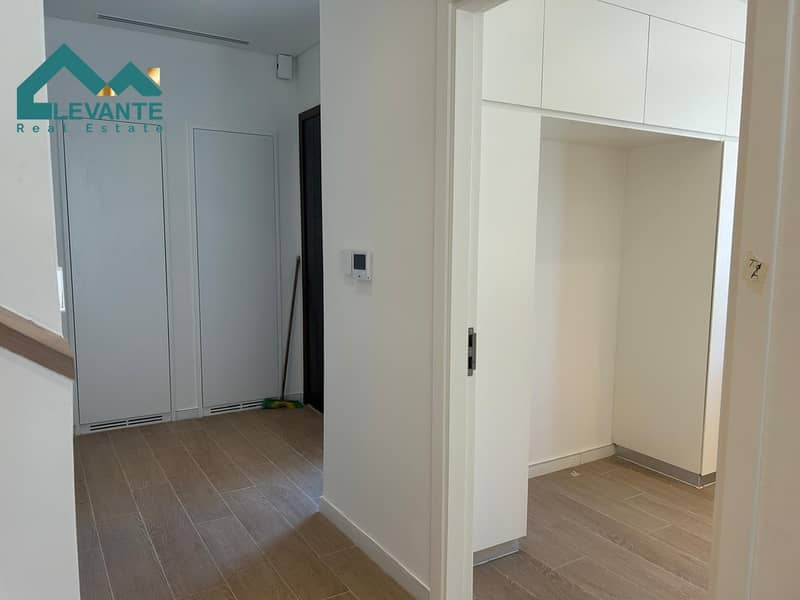12 Image 12