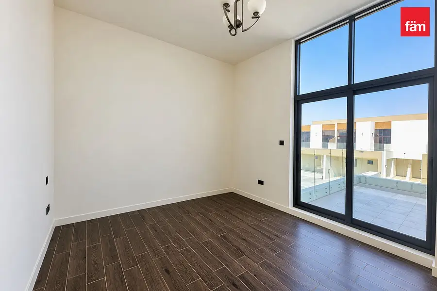 Single Row | Vacant | Best Price