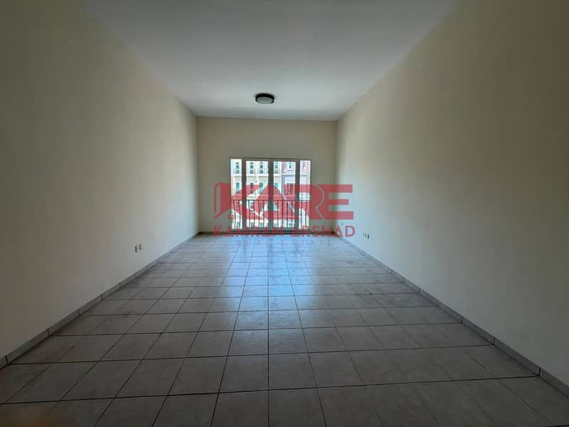 Spacious 2 Bedroom Store+Laundry Room