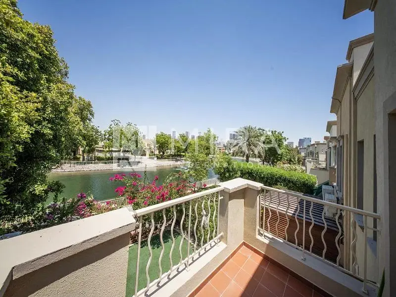 Exclusive | Lake View | Large Plot