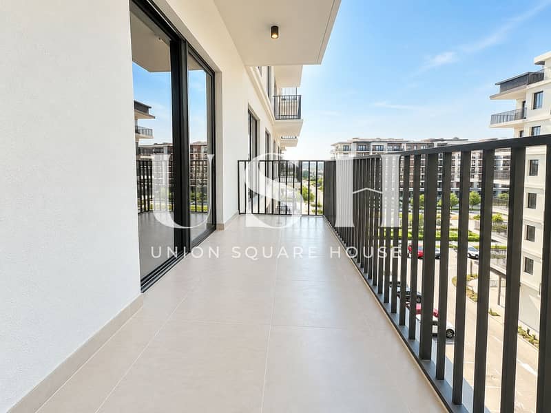 10 Modern Apartment Balcony Perspective. png