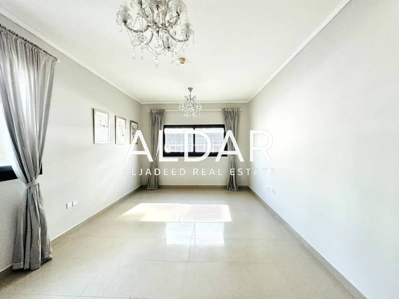 2 Car Parkings| Fitted Closed Kitchen| Dishwasher 2 Car Parkings| Fitted Closed Kitchen| Dishwasher