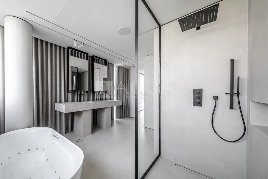 Finished Luxury Home Setting New Standards