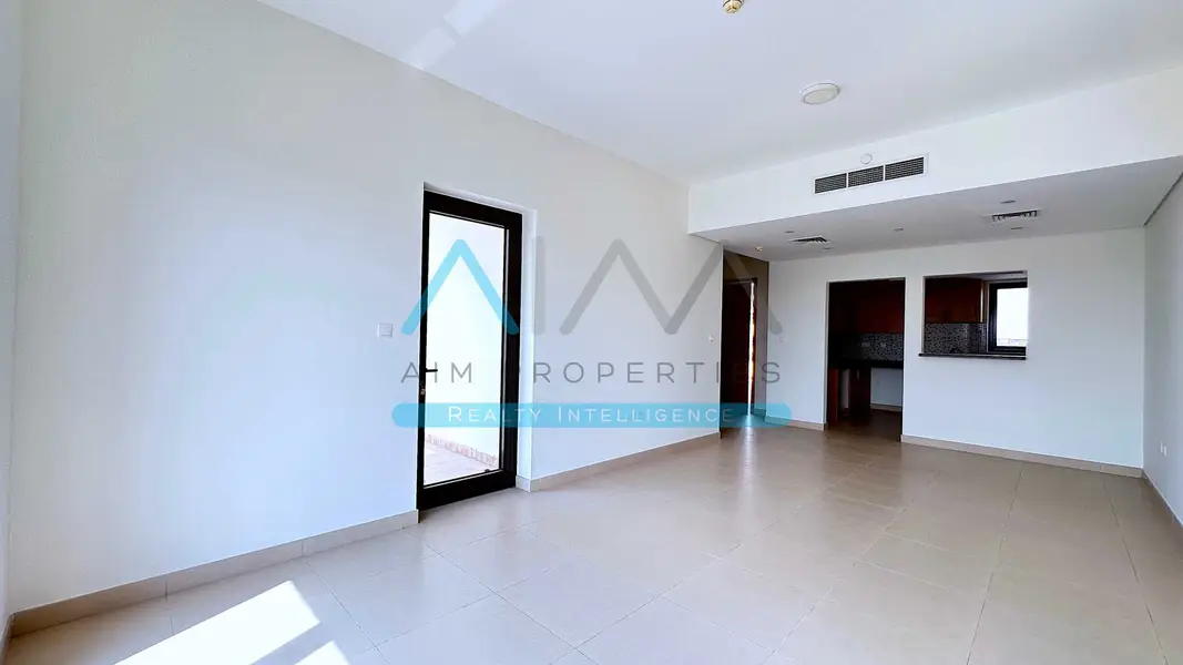 Extendable 3Br Podium Townhouse / MBZ Road Facing For Sale
