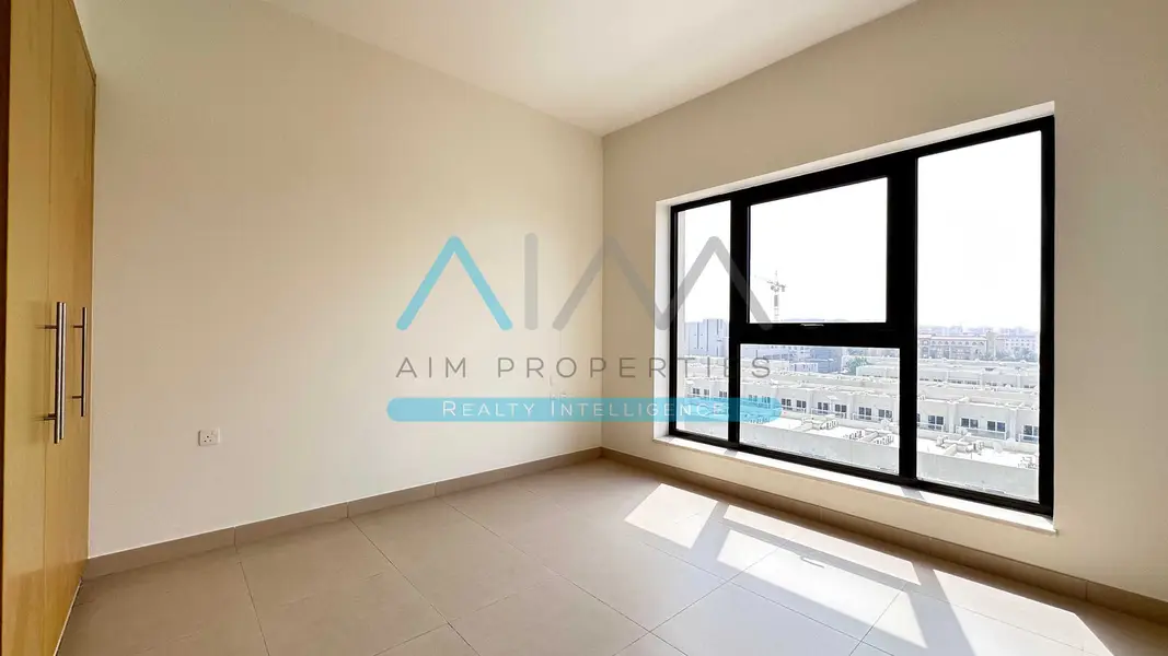 Extendable 3Br Podium Townhouse / MBZ Road Facing For Sale