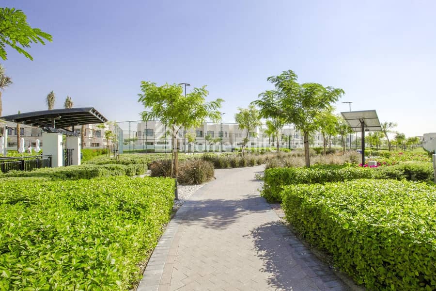 Desirable Large Corner Unit With Stunning View Desirable Large Corner Unit With Stunning View