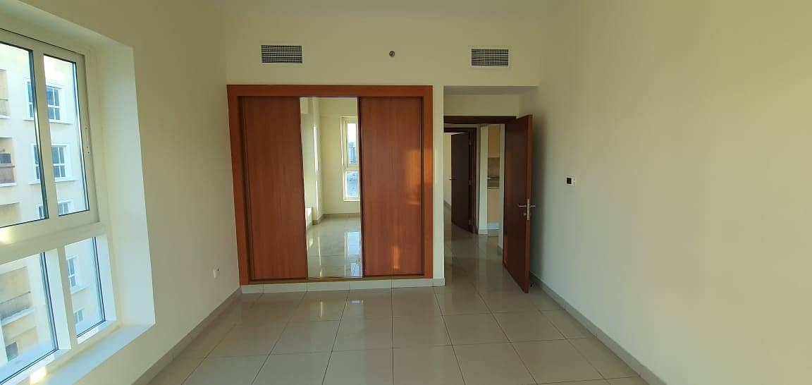FULL FACILITIES BUILDING 2 BEDROOM WITH BALCONY RENT IN  PHASE 2