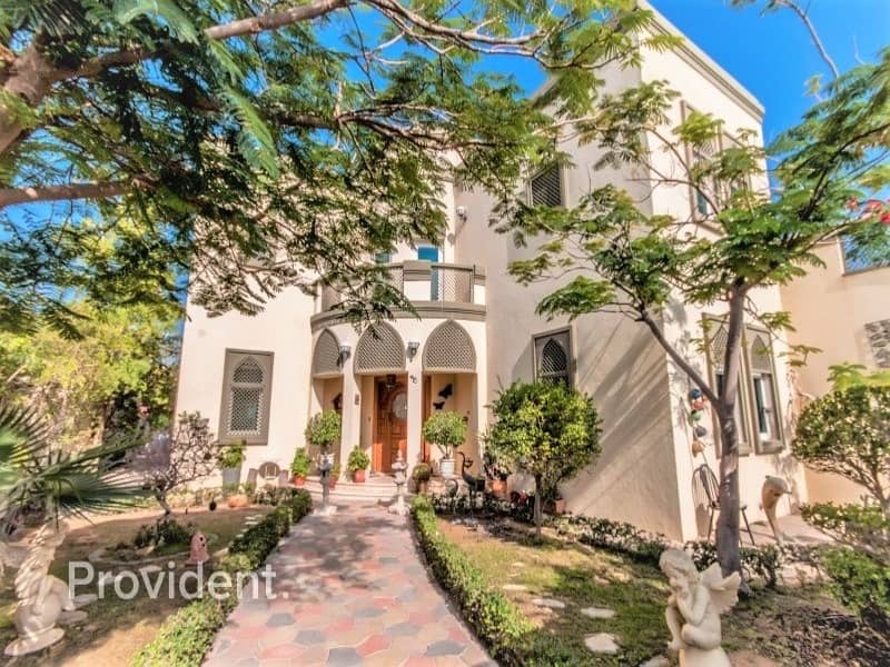 Awe-inspiring 5 b/r Exceptional Family Home Awe-inspiring 5 b/r Exceptional Family Home