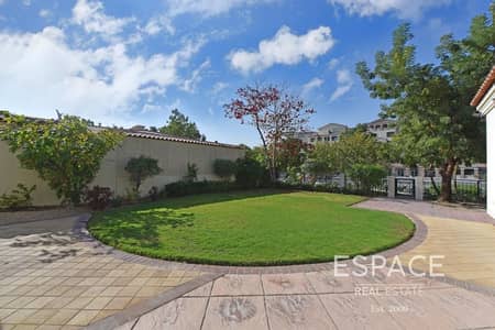 Lake Views | 4 Beds | Immaculate Condition Lake Views | 4 Beds | Immaculate Condition