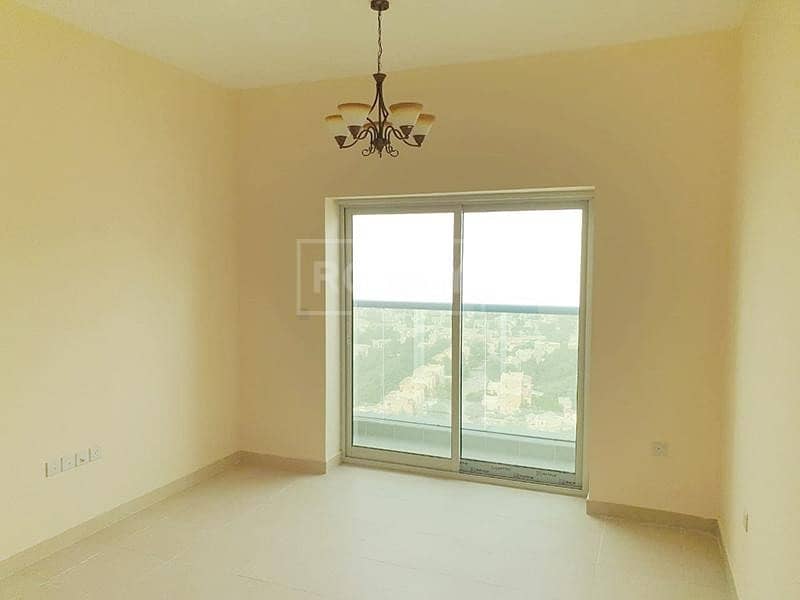1 Month Free | Studio | Golf Course View