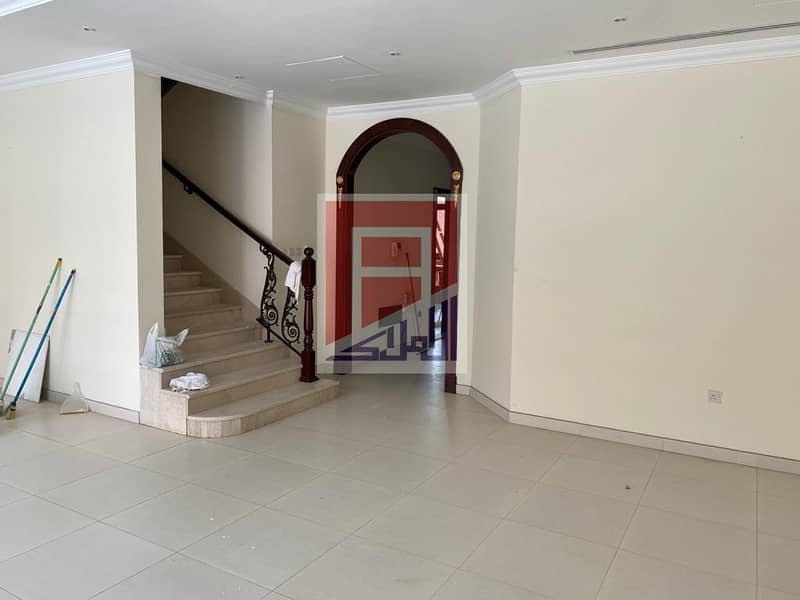 Large & Spacious 4 bhk villa available  in Sharqan