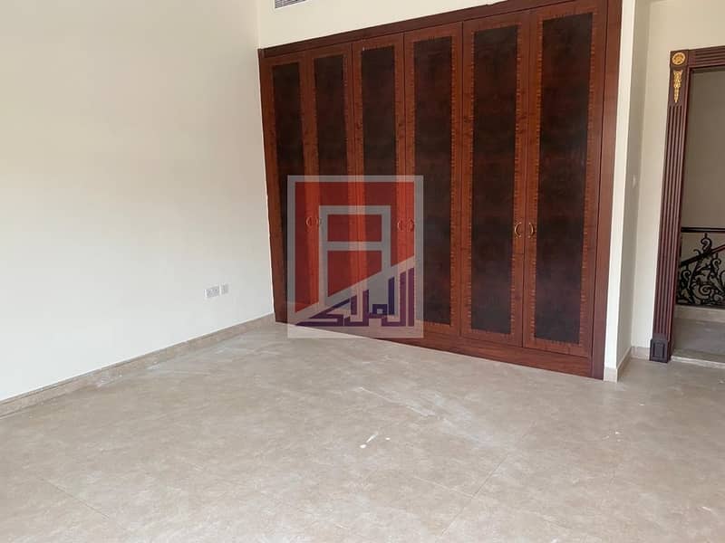 7 Large & Spacious 4 bhk villa available  in Sharqan