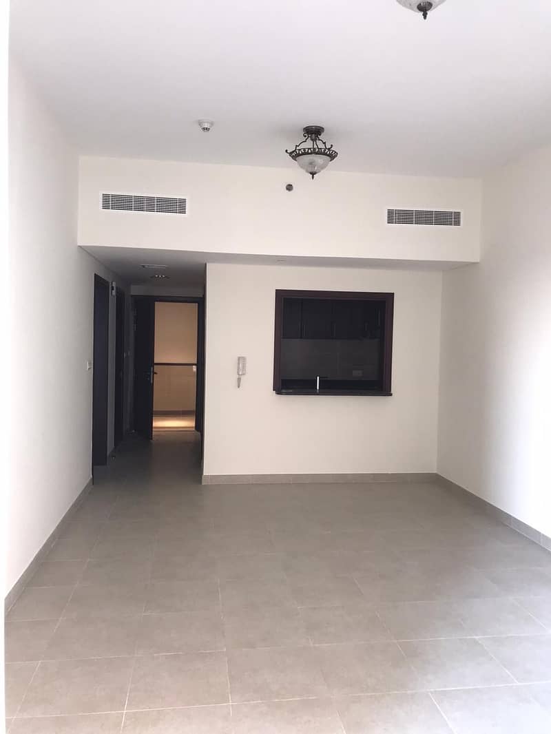 LARGE 1 BED ROOM WITH 2 BATHROOM 33K