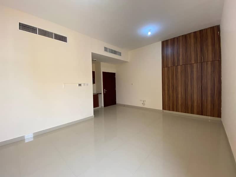 Upscale Spacious Studio Near near central mall KCA