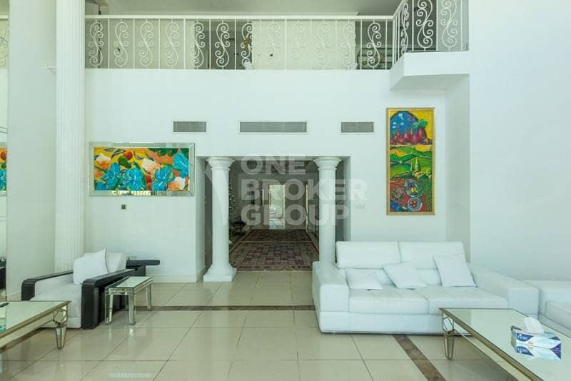 Exclusive 5Bed Upgraded Duplex Penthouse