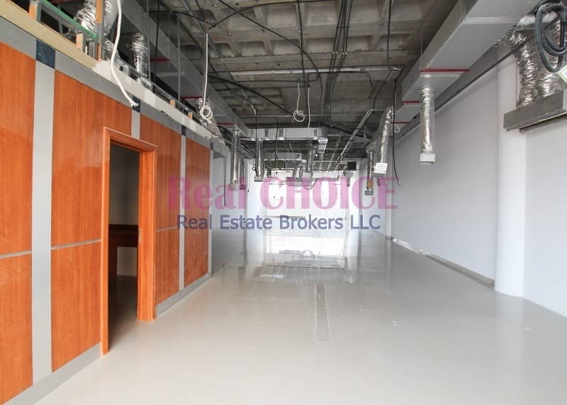 Excellent Showroom Near Metro Station|4 Cheques