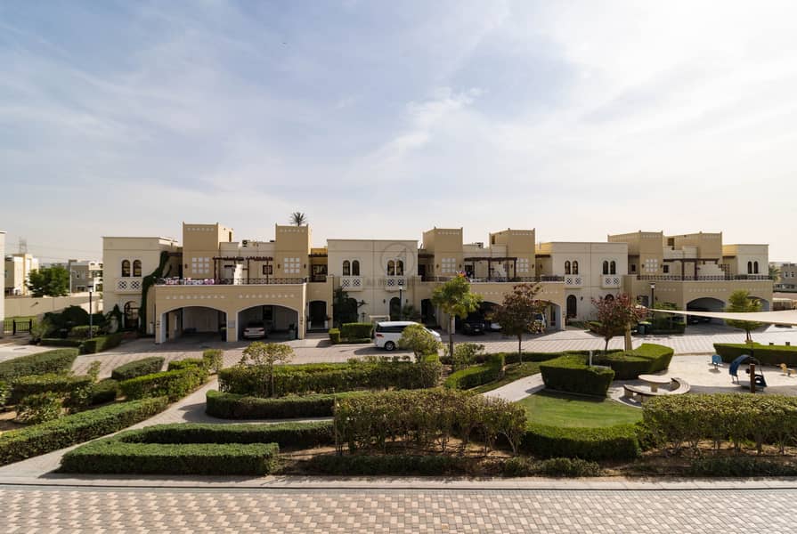 4 Bed Like Brand New | In-front of Pocket Park 4 Bed Like Brand New | In-front of Pocket Park