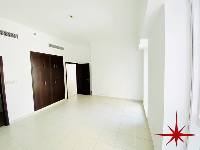 شقة في برج لطيفة،شارع الشيخ زايد 3 غرف 100000 درهم - 3538620