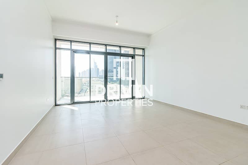 Spacious and  Bright 1 Bedroom Apartment