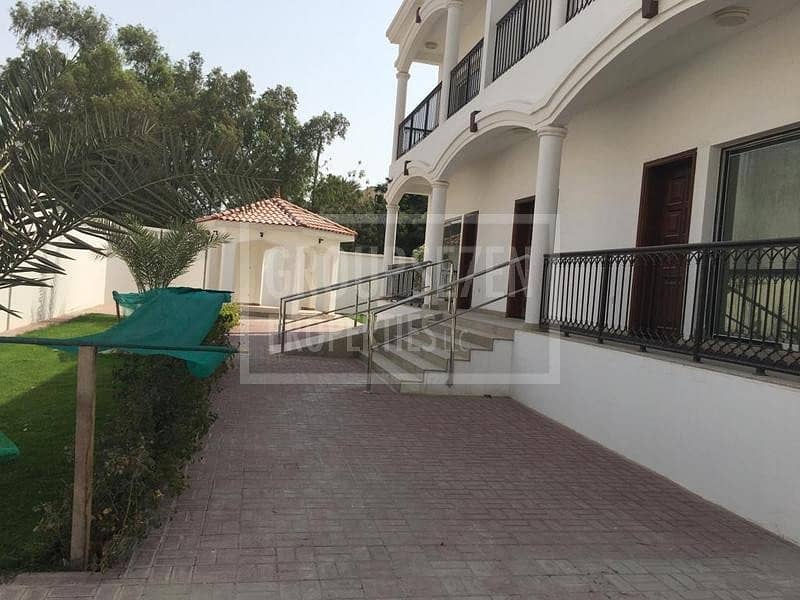New Spacious 5 Beds Villa maid room in Jumeirah 1